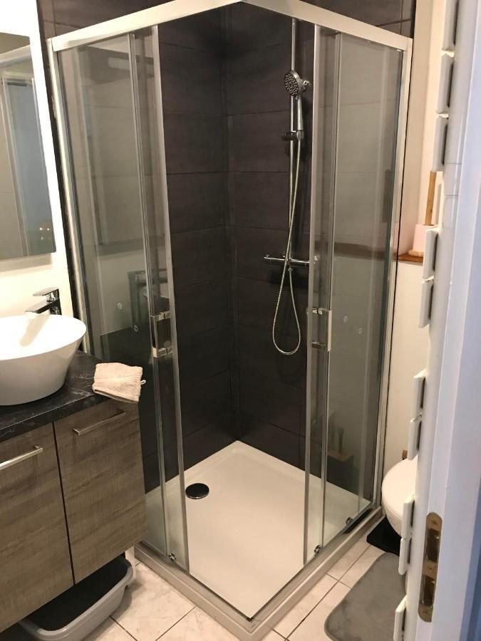 Au Faubourg Apartment Saint-Claude Luaran gambar